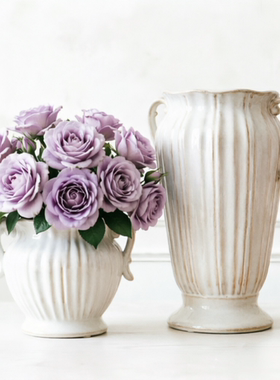 厂家批发白色陶瓷摆件花瓶欧式家居简约工艺品风情花插竖纹双耳瓶