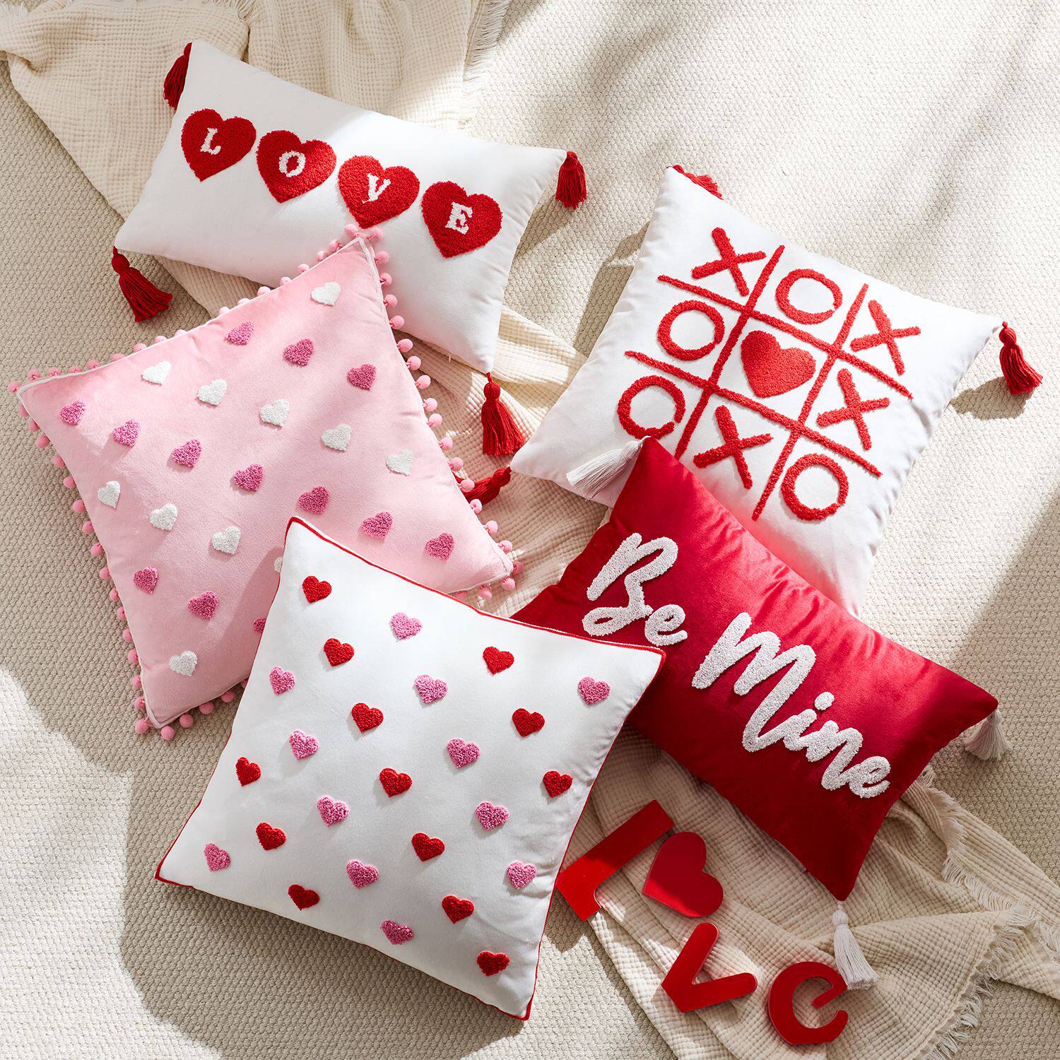 跨境情侣抱枕红色毛巾绣靠垫套粉色爱心刺绣情人节love抱枕套
