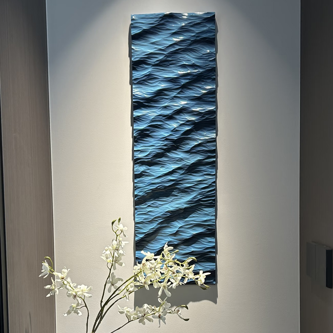 原木实木浮雕海浪挂画客厅玄关图片