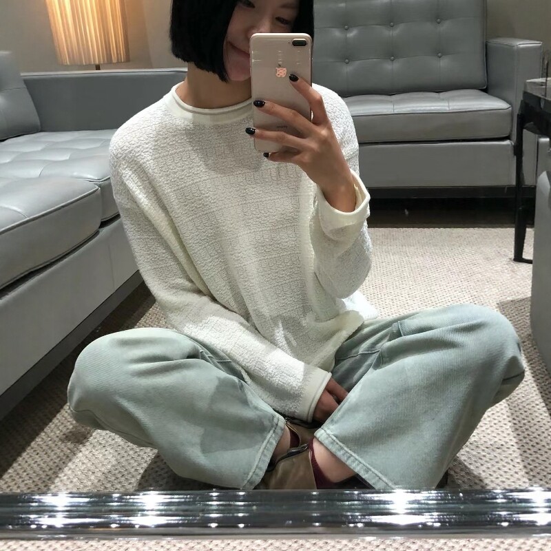 极简圆领长袖针织衫女米粒纹编织工艺自然卷边慵懒上衣