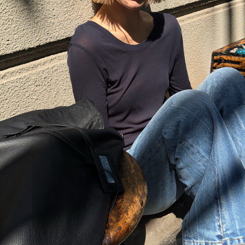 亲肤轻薄强捻棉U领长袖女T恤