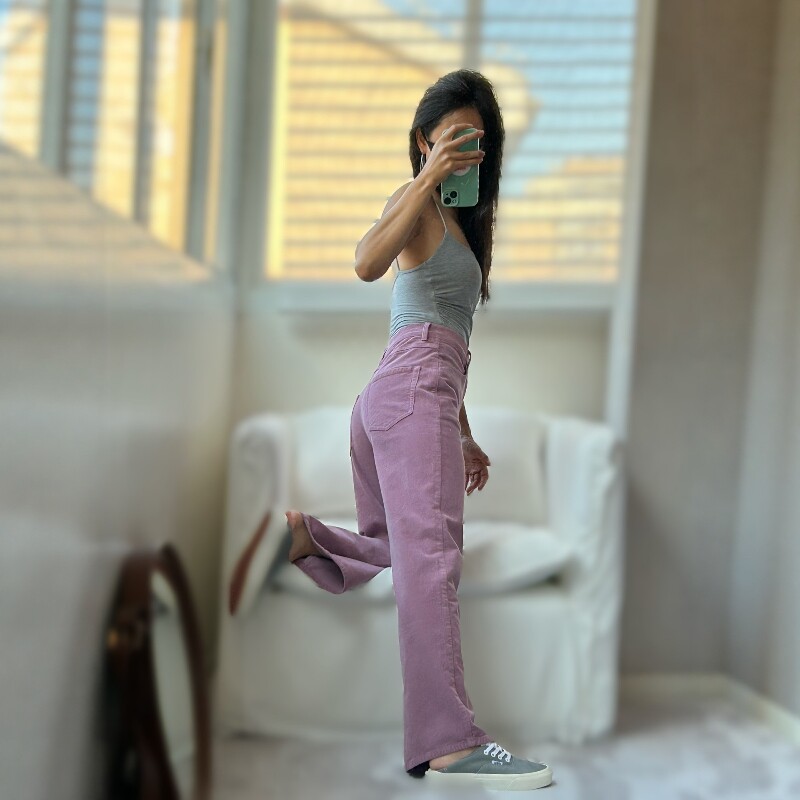 2025新款显瘦宽松阔腿温和雾面感细条灯芯绒直筒裤女长裤子灰粉色