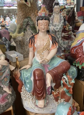 粉彩坐石降龙观音景德镇手工陶瓷雕塑摆件家用寺庙供奉观世音菩萨