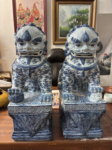 景德镇青花陶瓷陶瓷狮子一对祥云纹饰家用大门博古架仿古摆件50cm