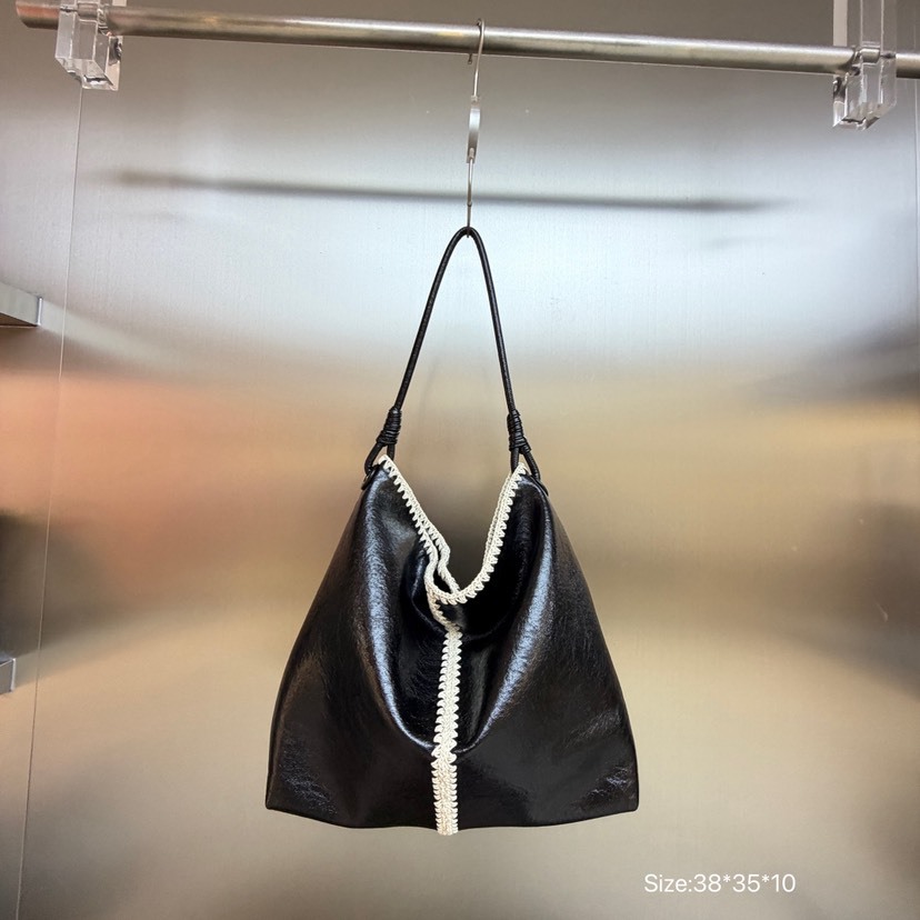 包包女2025新款大容量复古腋下通勤包女时尚小众拼接单肩包水桶包