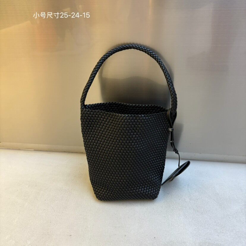 2026新款小众手工编织水桶包女大容量托特包通勤手提单肩腋下包潮