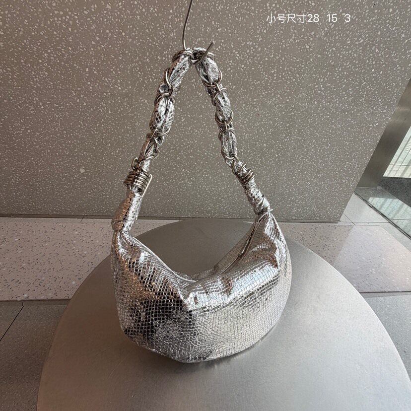 包包女2026新款网红复古牛皮大容量饺子包时尚百搭单肩腋下牛角包