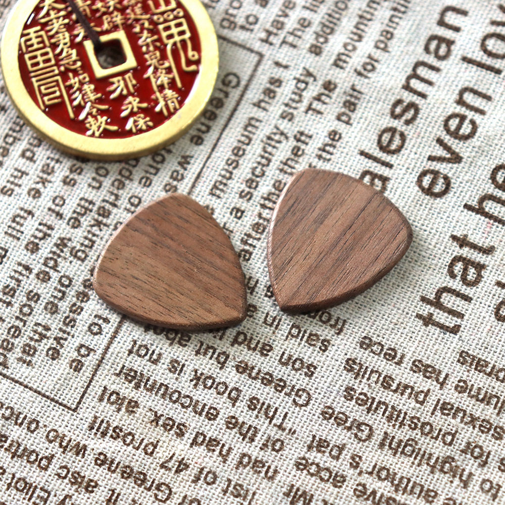 高档新款实木胡桃木吉他拨片乐器拨片电吉他通用拨片乐器配件,乐器/吉他/钢琴/配件,其它乐器配件,淘宝优惠券,粉丝福利购,淘宝优惠卷