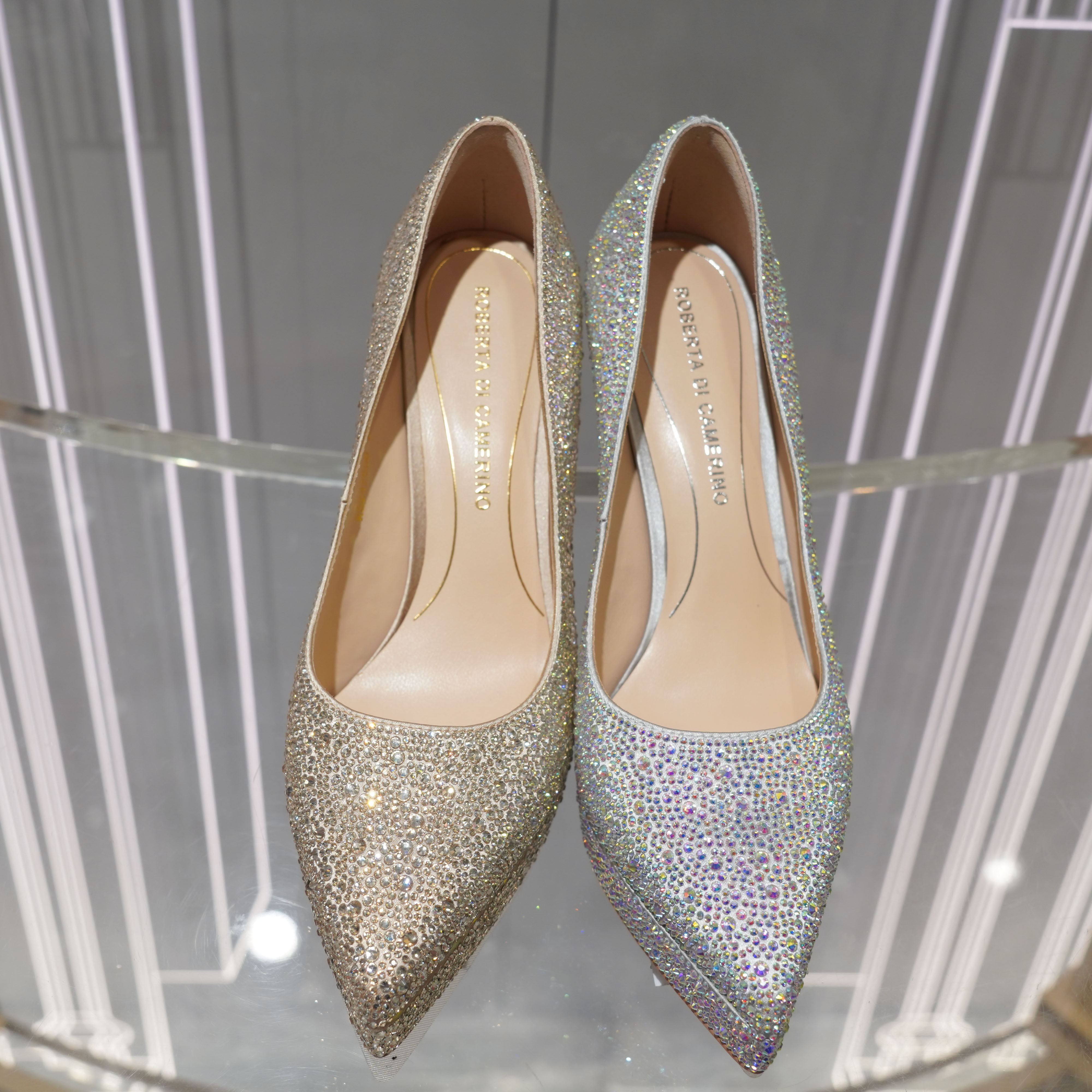 皇冠正品老店 roberta诺贝达女鞋 2024春季新款单鞋 rs247506