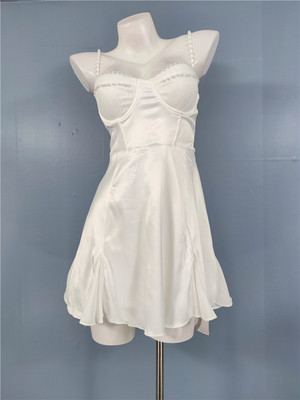 甜美优雅大摆裙缎面纯色吊带露背