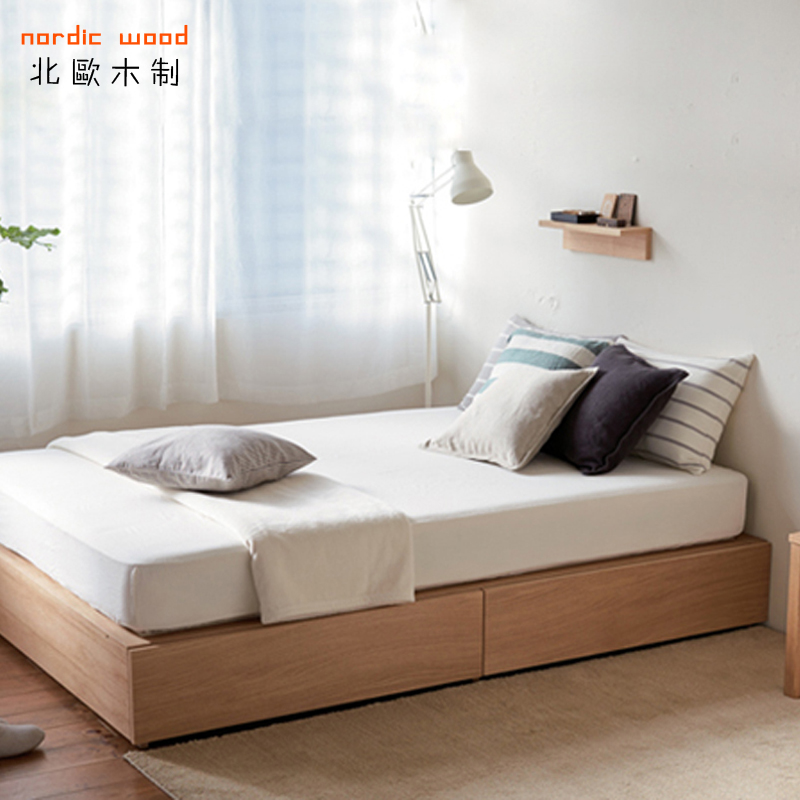 北欧のオークの引き出しのベッド日本式畳の床に1.8メートルのダブルベッドの黒胡桃の大きい保管物の低いベッドはカスタマイズします。