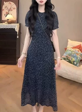 藏蓝色法式碎花连衣裙女夏季2026新款泡泡袖收腰显瘦气质度假长裙