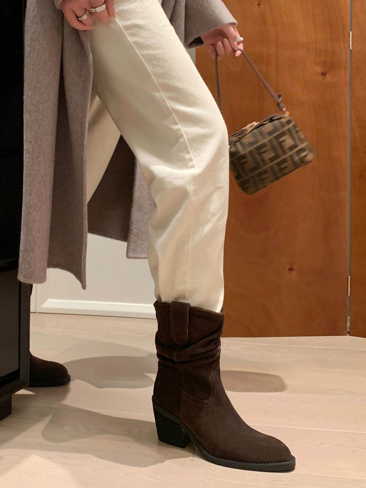 초원의 모험 신장 여행 짧은 부츠 여성용 뾰족한 발가락 두꺼운 뒤꿈치 서부 카우보이 부츠 V-슬롯 서리로 덥은 주름 더미 부츠