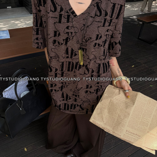 DY-2026秋季新款设计师潮流V领宽松短袖T恤植绒印花字母T恤57559
