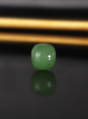 天然俄料乌兰海碧玉苹果绿老型散珠 10.2x9.2mm 1981号 精工配珠