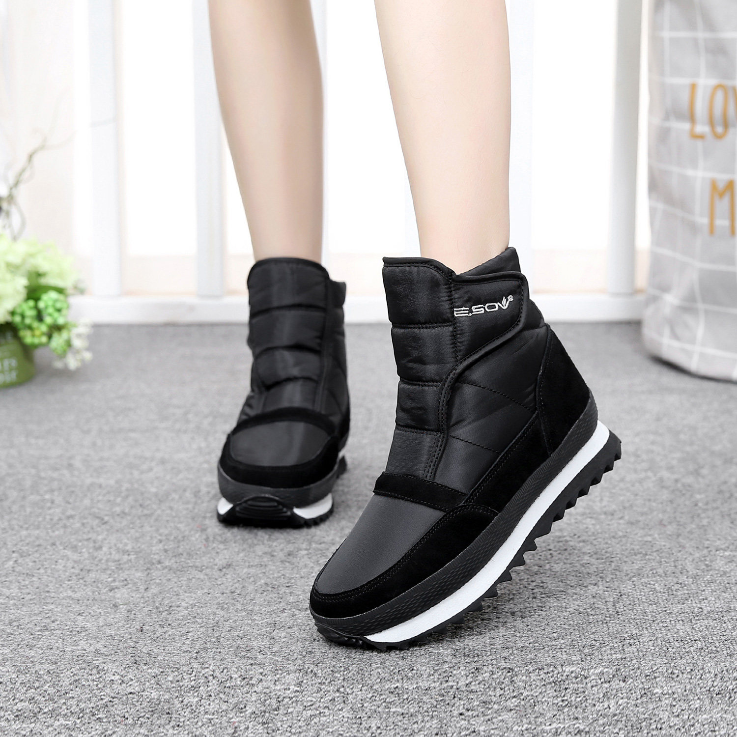 冬季新款防水防滑保暖户外雪地靴情侣短筒加绒平底舒适短靴棉鞋