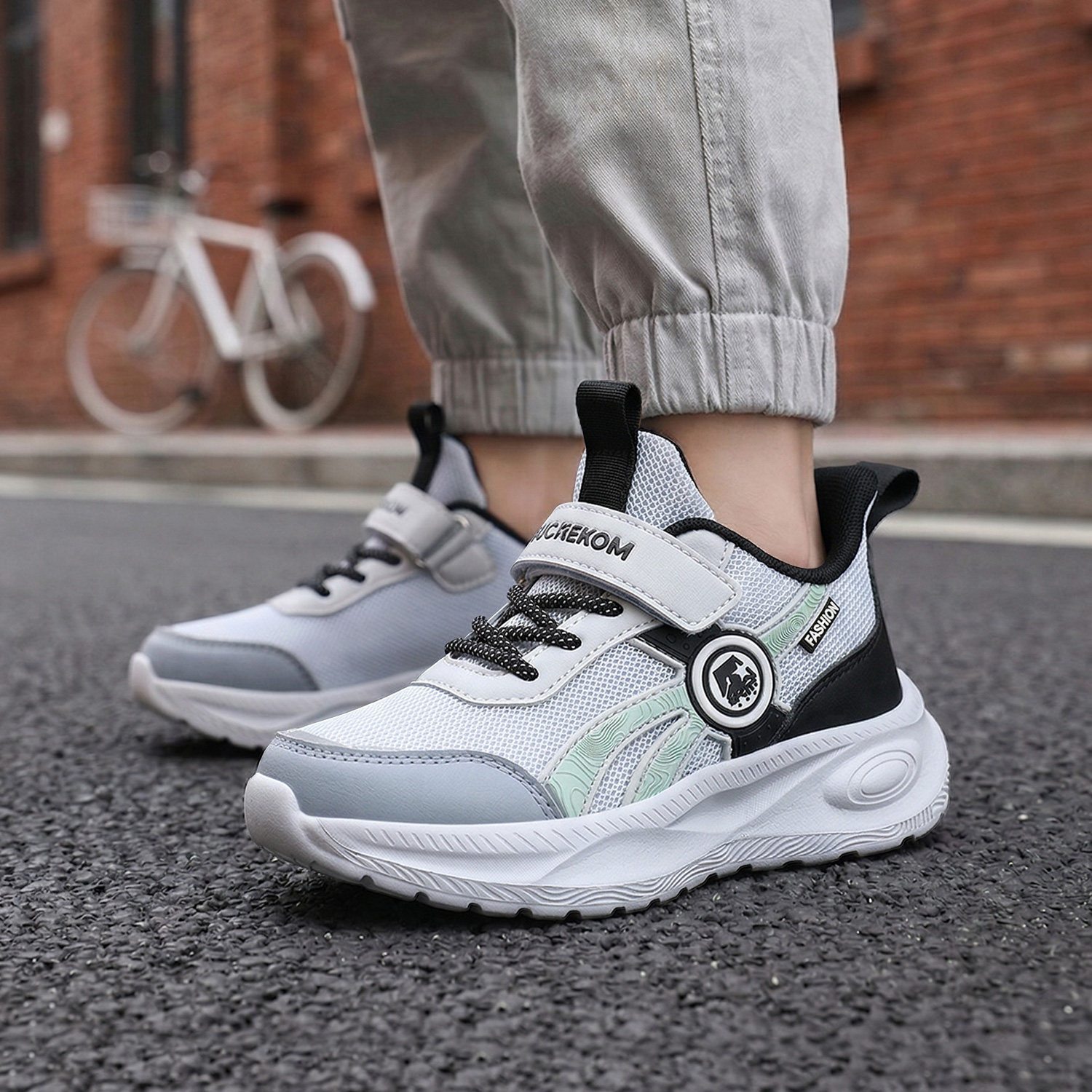 春季运动鞋网面男童2026新款跑步减震轻便网面透气儿童休闲跑鞋网