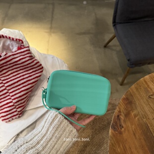 休假日记～出国旅游护照包～软感硅胶防磨防水证件小包数据线包