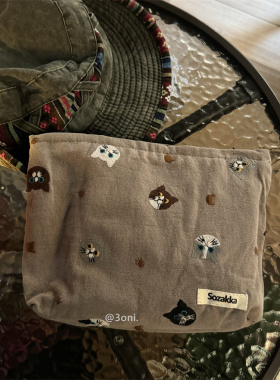 棉麻质地！日系刺绣猫咪复古洗漱化妆品收纳化妆包上手很舒服啦！