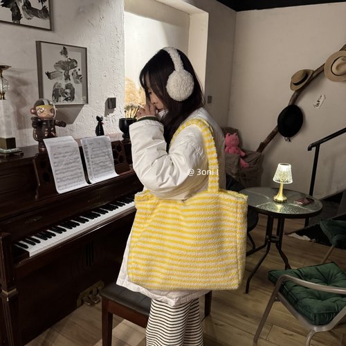 新品发布！日系毛绒条纹冬季大容量韩系简约百搭两用包通勤女包