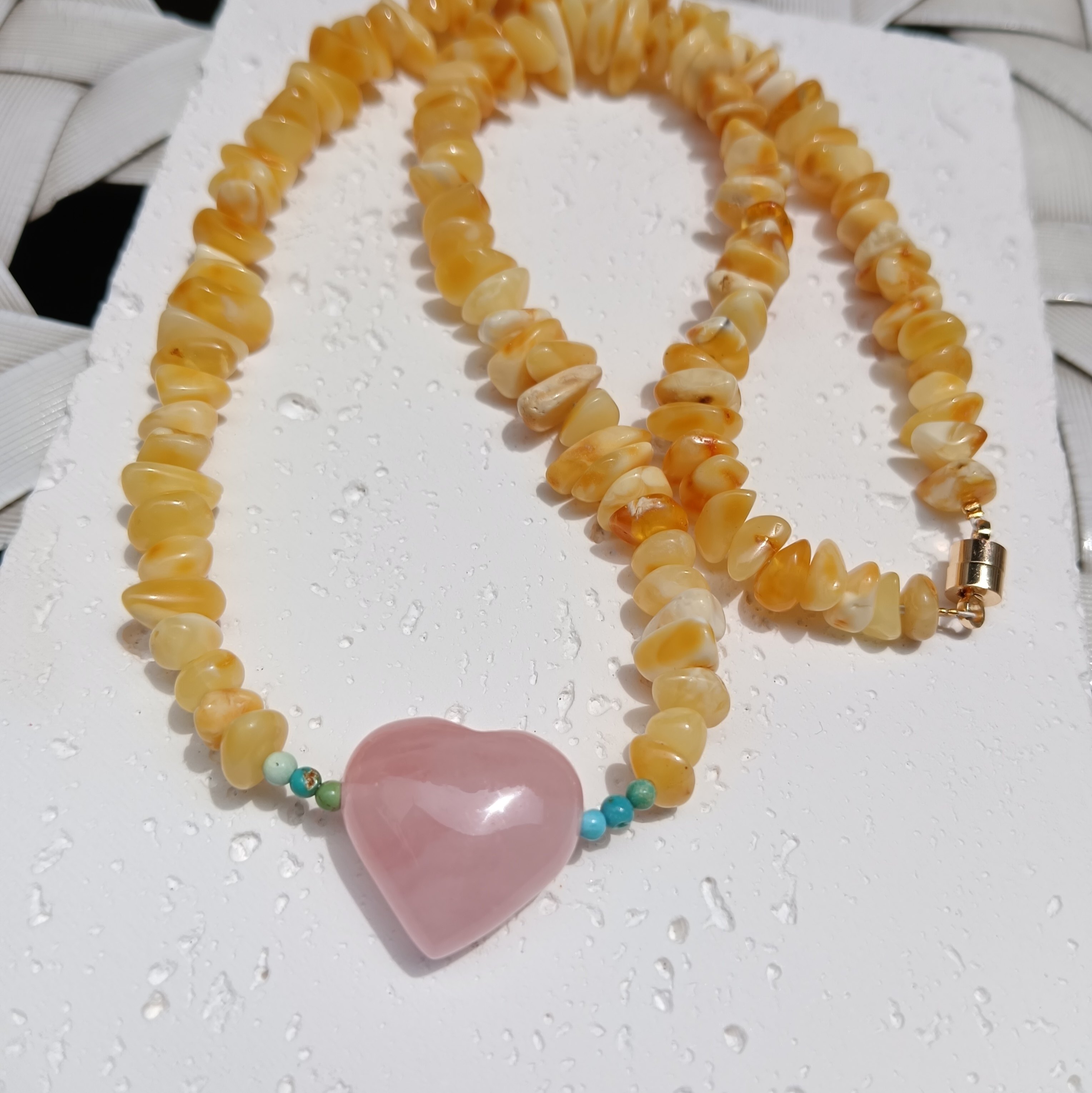 天然蜜蜡随型粉晶爱心吊坠项链轻奢小众高级感通勤网红百搭锁骨链