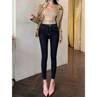 复古显瘦铅笔小脚裤女配靴子秋冬加绒2025新款高腰紧身美腿牛仔裤