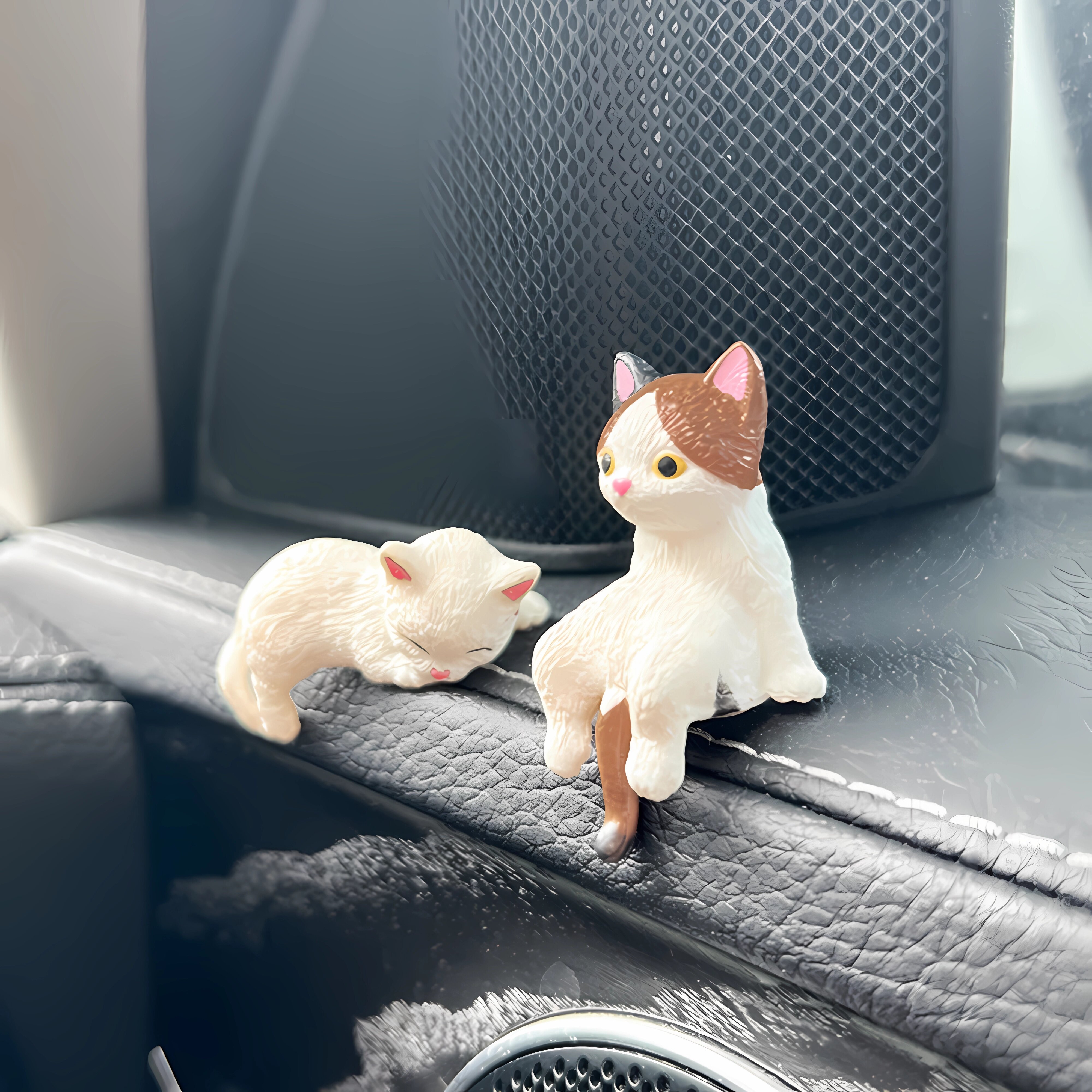 治愈猫咪车载趴趴公仔汽车中控台屏幕电脑显示器车内装饰用品摆件