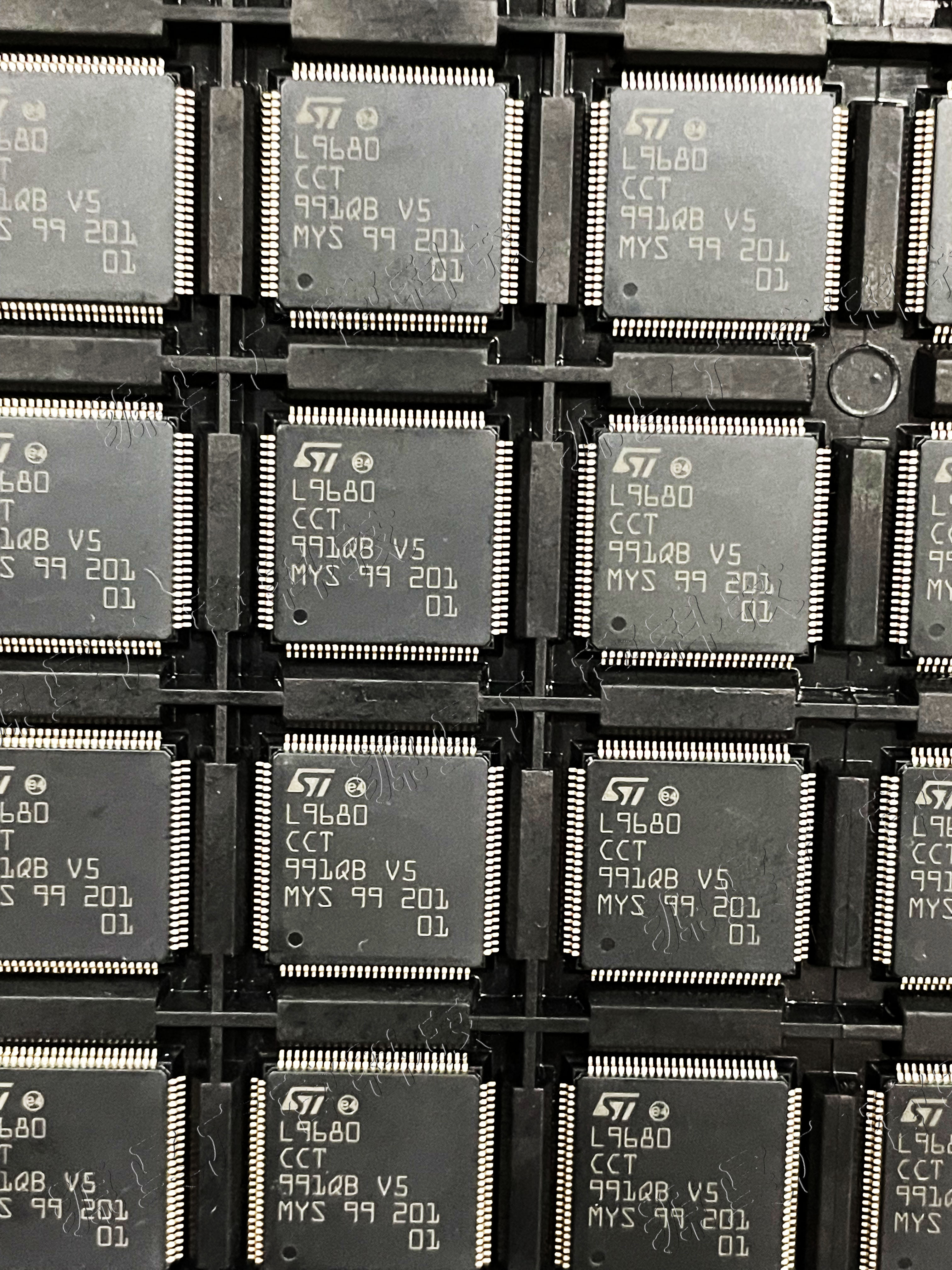 全新原装 L9680TR L9680 L96B0 LQFP-100 汽车电源管理(PMIC)芯片