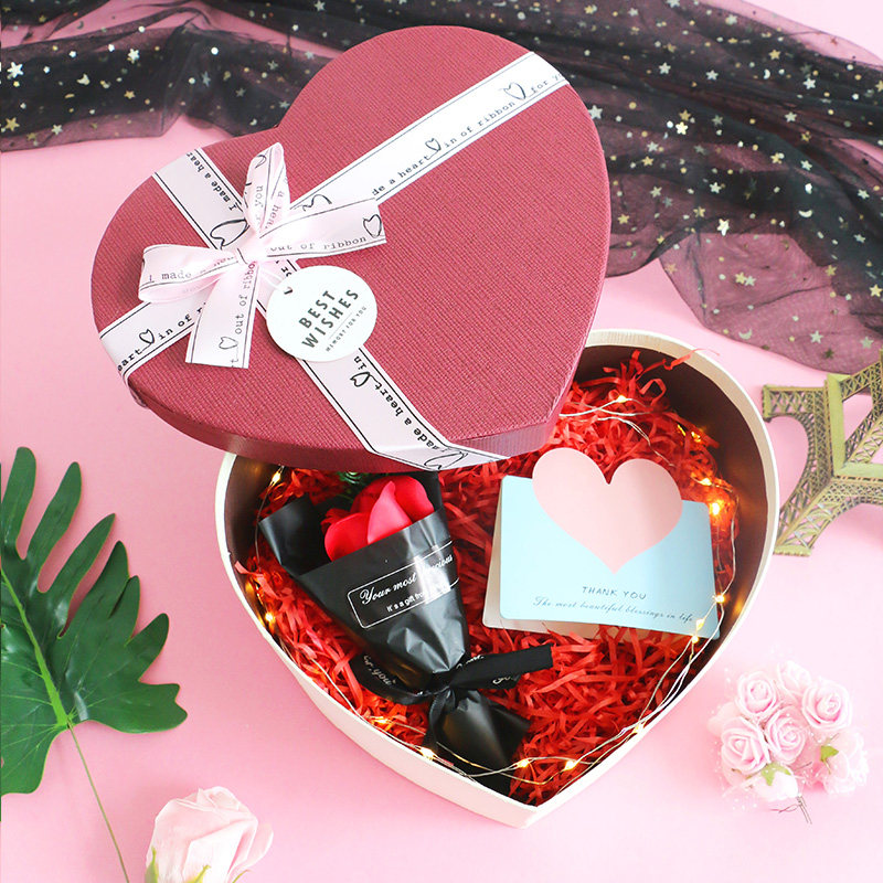 情人节爱心礼品盒伴手礼包装盒大号礼盒送女生惊喜礼物盒高级桃心