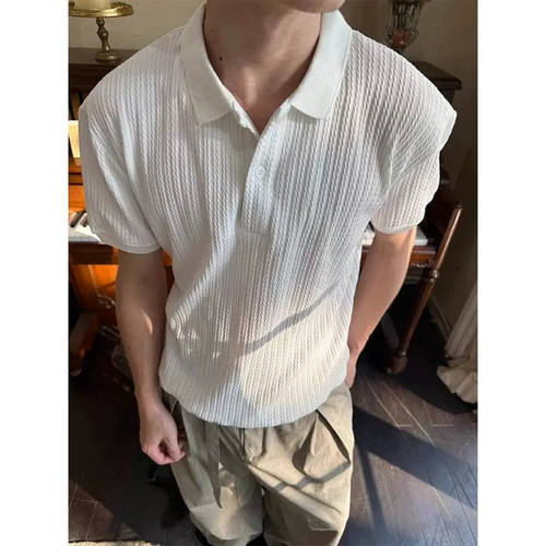 老钱风浮雕翻领轻奢休闲针织短袖