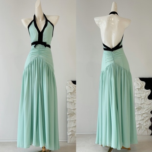 雪绿【黑绿静奢】法式V领挂脖露背长款连衣裙 2026新款大裙摆裙子