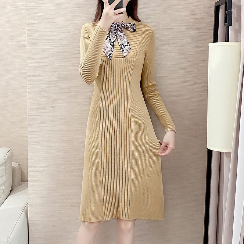 2022新款针织连衣裙女秋冬打底修身韩版网红时髦洋气配大衣毛衣裙