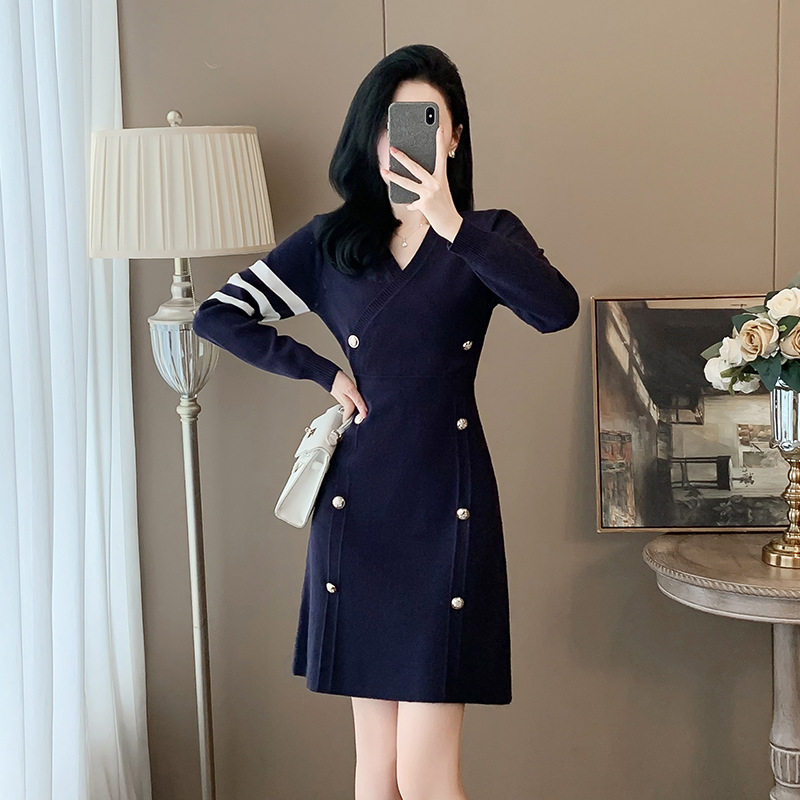 十三行女装小香风V领针织连衣裙女秋季新款长袖高腰A字打底毛衣裙