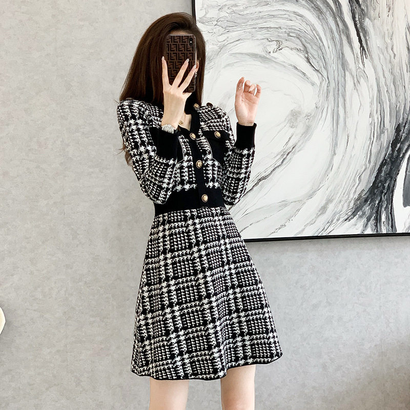 小香风千鸟格针织连衣裙女2023秋季新款内搭高腰A字打底毛衣裙子