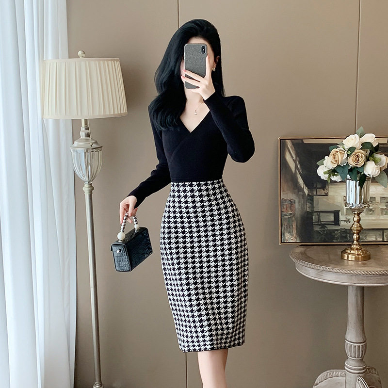 名媛小香风秋季新款拼接千鸟格针织连衣裙女V领长袖高级感包臀裙