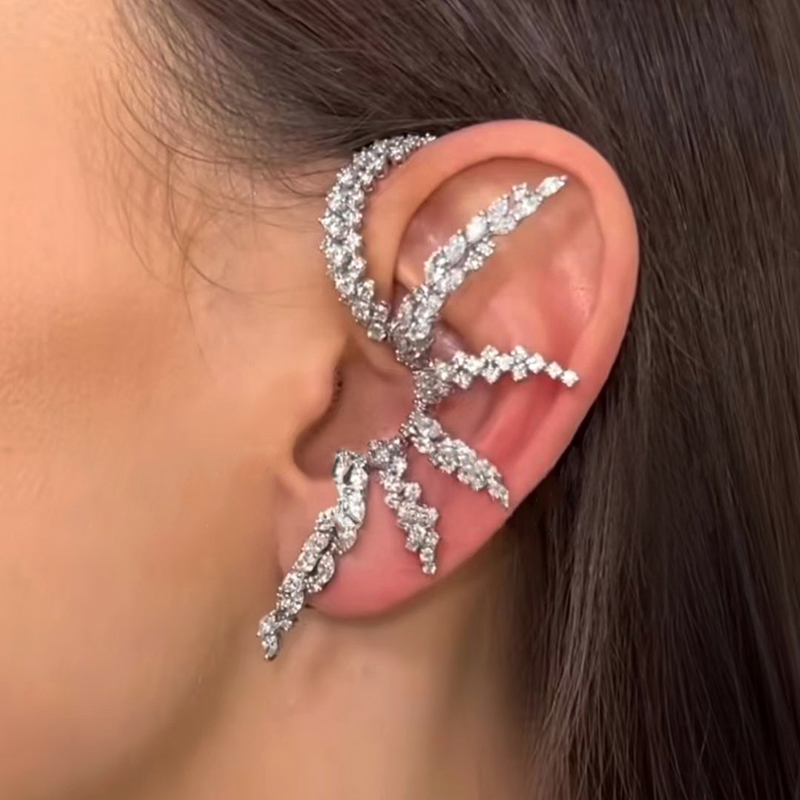 琚小姐满钻长雪花耳骨夹耳钉夹