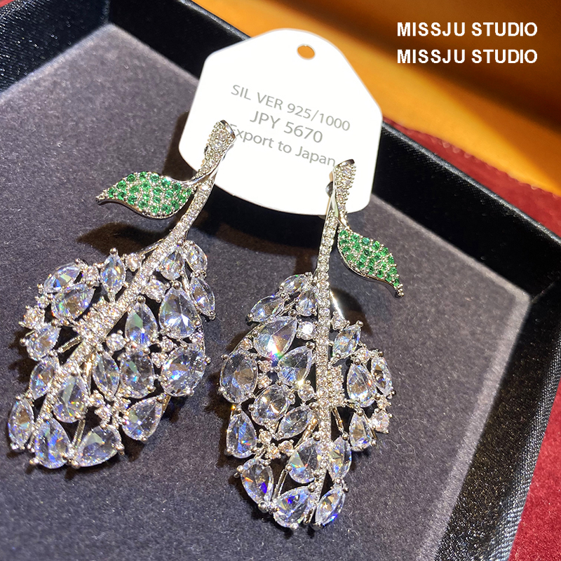 琚小姐水滴钻树叶耳环锆石