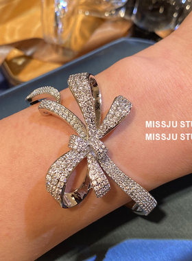 琚小姐女铜材质蝴蝶结丝带