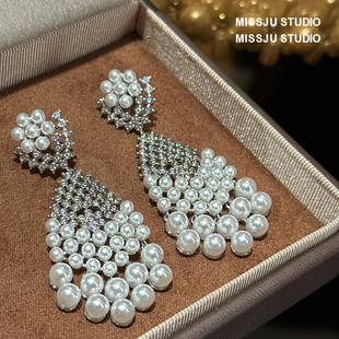 法式白色珍珠扇形耳环精致气质高级感超仙耳钉复古港风轻奢新奢华