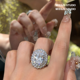 镀白金高碳钻戒指女简约椭圆鸽子蛋戒指戒指椭圆形钻新款 豪华感