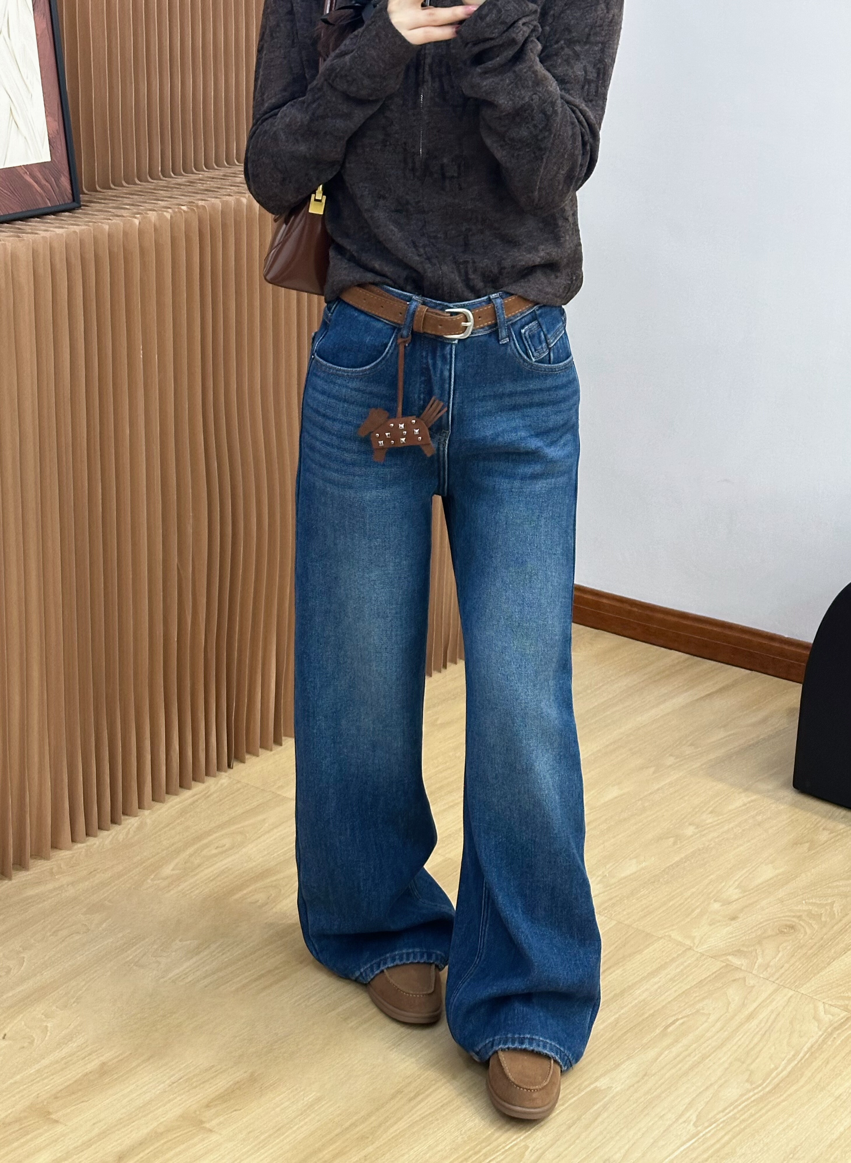 一条过冬加绒加厚牛仔直筒裤女欧洲站2025冬季新款挂件蓝色长裤潮