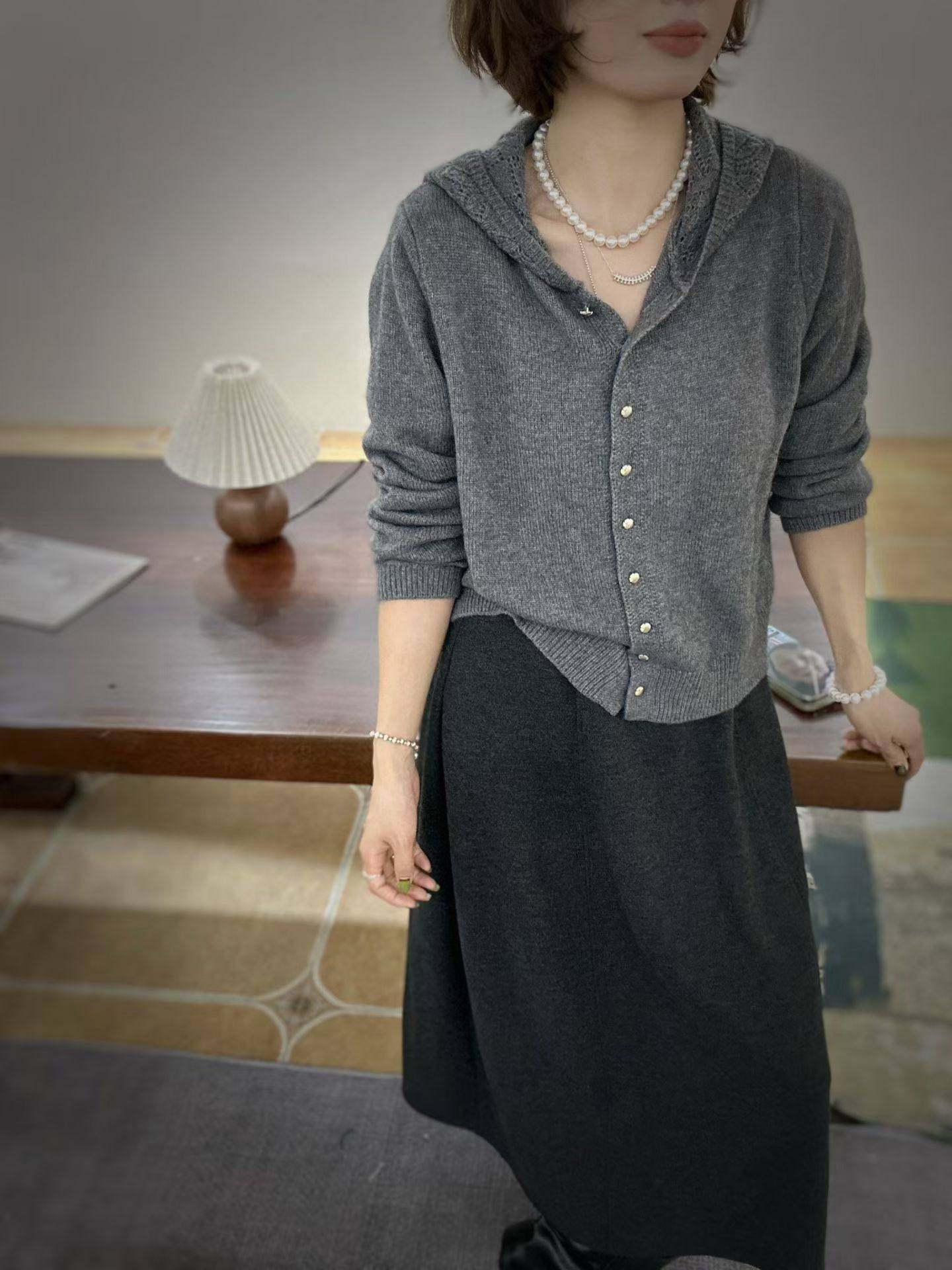 欧洲站2025秋冬新款洋气钩花连帽羊毛针织开衫女金属扣软糯毛衣潮,女装/女士精品,毛针织衫,淘宝优惠券,粉丝福利购,淘宝优惠卷