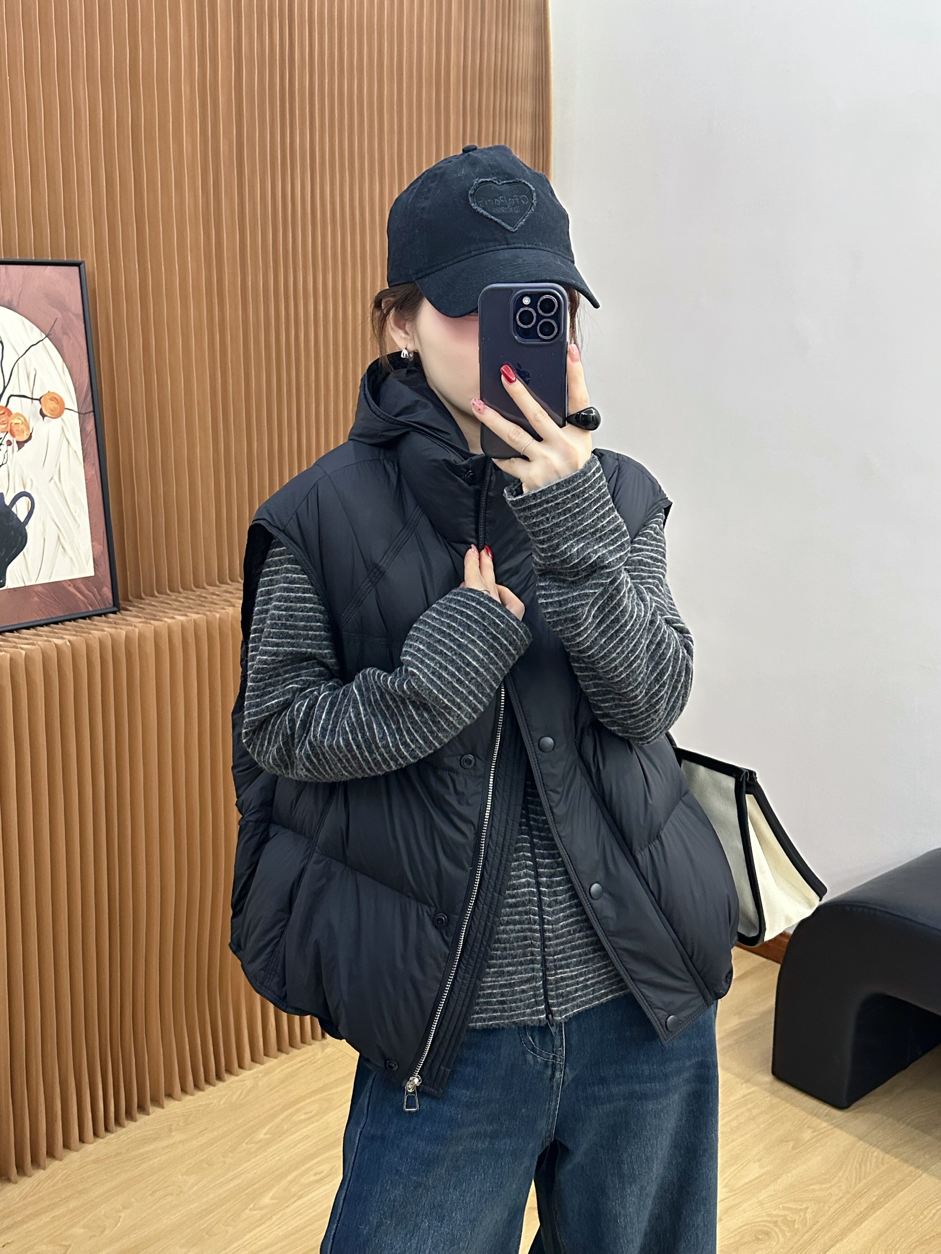 欧货高级感立领羽绒马甲女2025秋冬新款宽松蓬松感白鸭绒加厚马夹