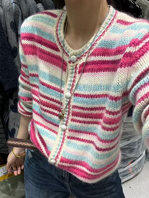 复古少女多巴胺彩色条纹圆领羊毛针织开衫女宽松显瘦软糯短款上衣