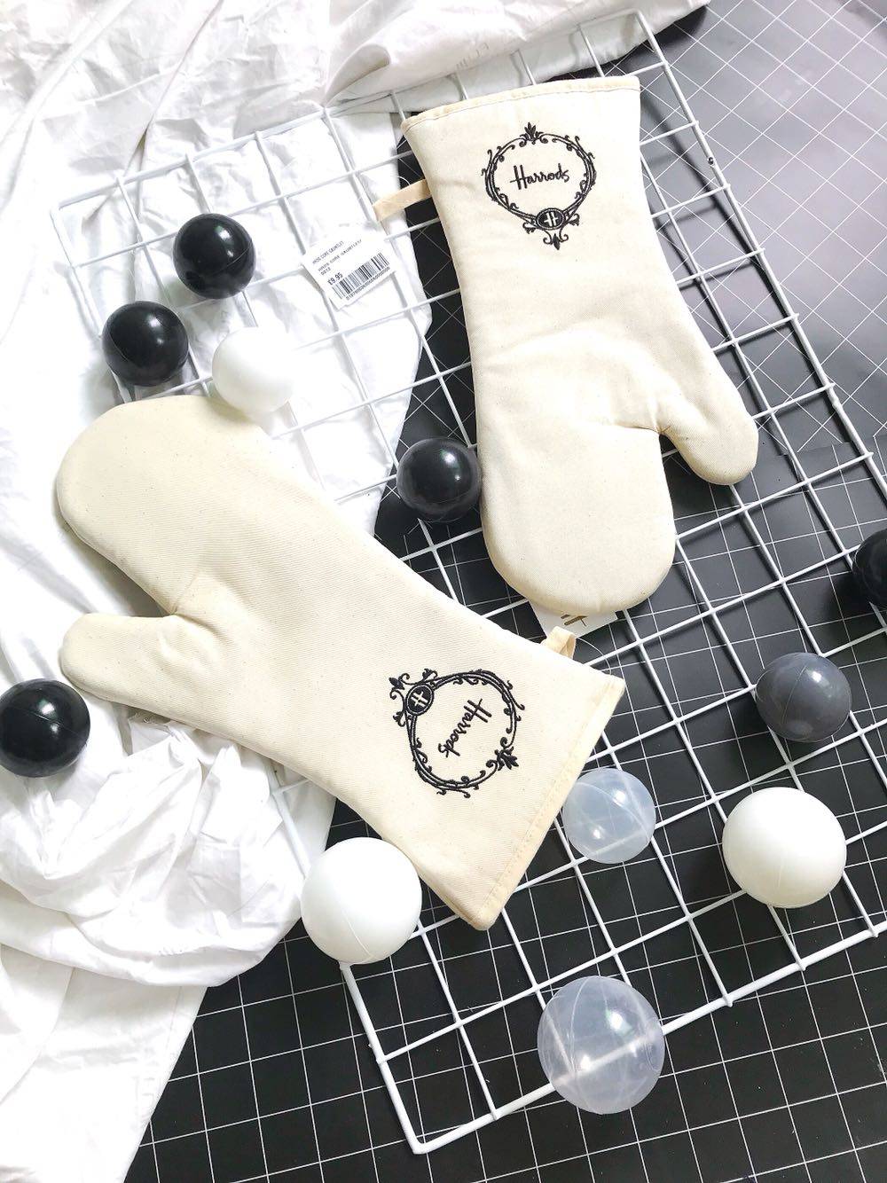 Miss Zoé#Harr*ds 素色极简刺绣棉籽布 超长微波炉隔热手套在类目 厨房/烹饪用具, 厨用小工具/厨房储物, 厨房电器配套用品, 微波炉手套中 - 来自Buy2taobao.com提供专业的淘宝代购服务