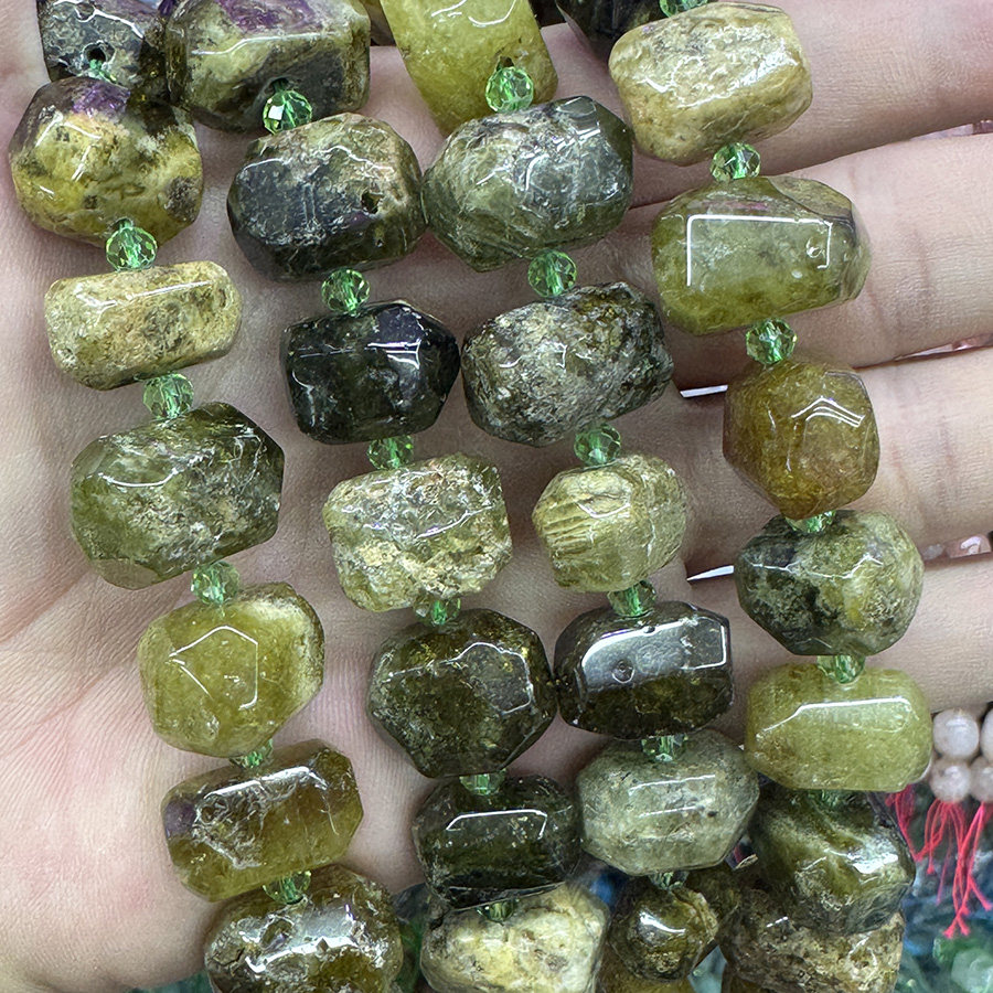 天然绿石榴石散珠不定形切面水晶原石手链项链半成品DIY手串饰品
