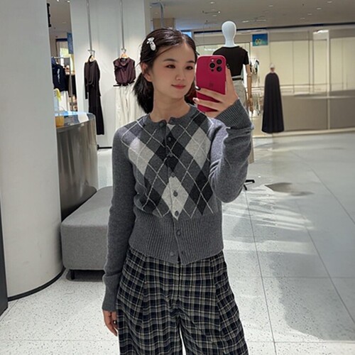 学院风菱格纹圆领针织开衫女装