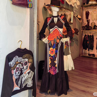 异域拼接长袖露腰连衣裙