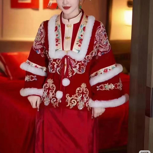 绒面重工钉珠披风短外套