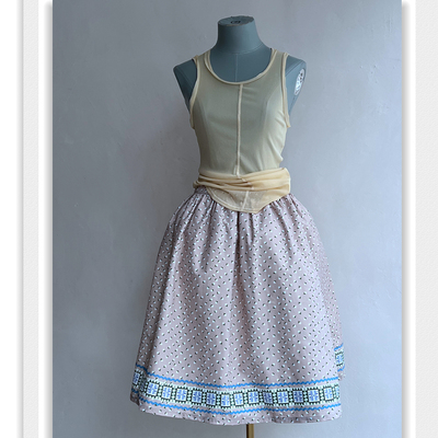 中款长A字摆少女风半身裙